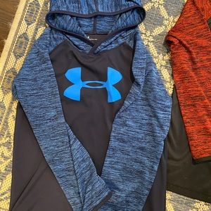 Under Armour Boys size 7 long sleeve shirts